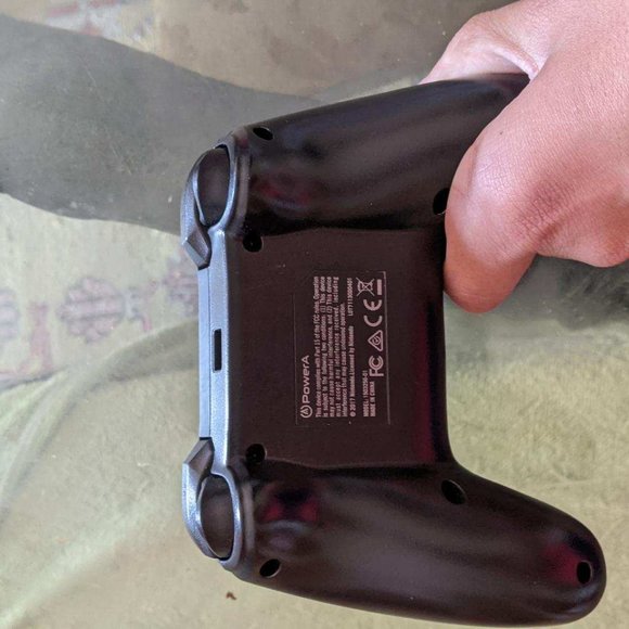 Nintendo Switch Pro controller (Zelda) - Picture 2 of 2